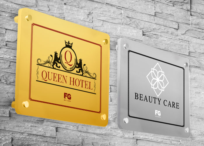 Targhette Adesive ORO Per Porte - Simbolo Guardaroba, 7x7 Cm, Autoadesive, Impermeabili, Per Uffici, Locali, Bagni